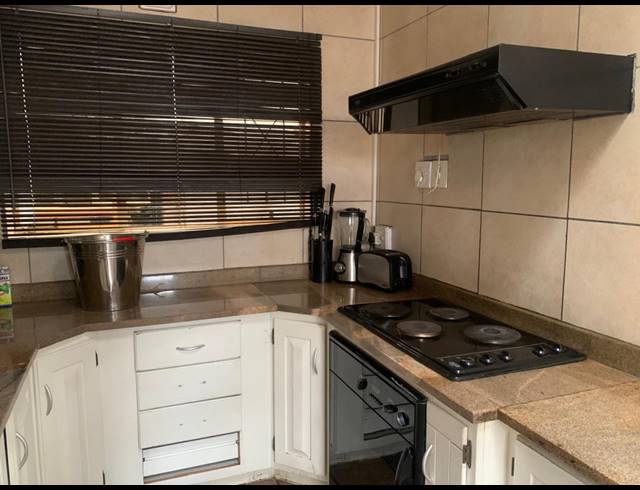 3 BEDROOM TOWNHOUSE FOR SALE IN VANDERBIJLPARK CW 3